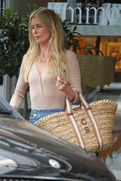Claudia Schiffer Leaving Daylesford Farm Shop in Notting Hill 06-26-2024
