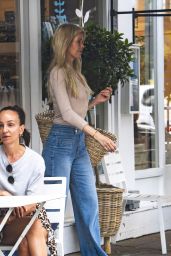 Claudia Schiffer Leaving Daylesford Farm Shop in Notting Hill 06-26-2024