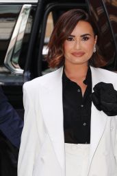 Demi Lovato in Chic Black and White Outfit at Vogue Dinner Party in New York 06-03-2024