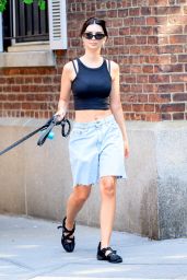 Emily Ratajkowski: A Masterclass in Casual Chic on NYC Streets