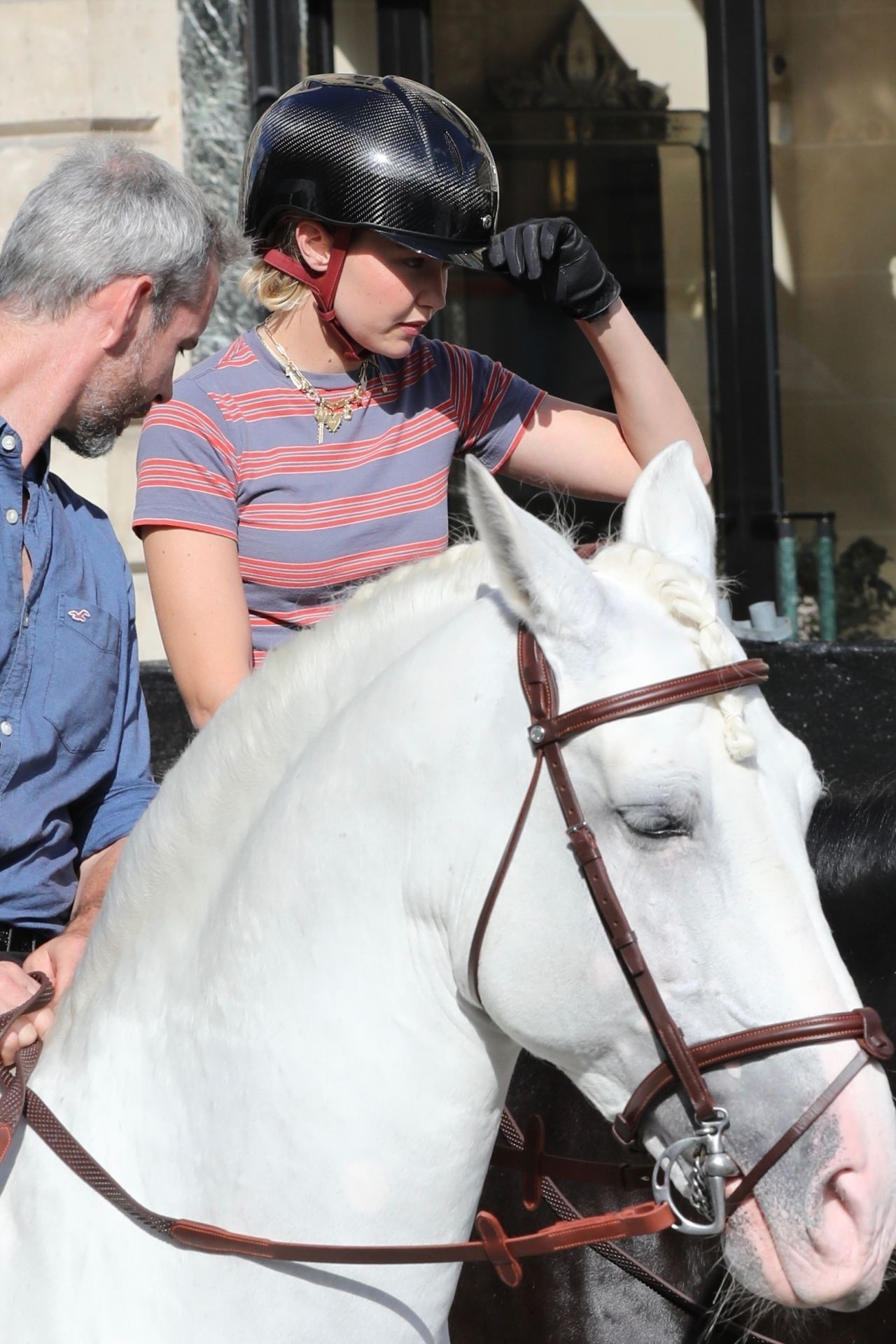 gigi-hadid-riding-a-horse-through-the-streets-of-paris-06-22-2024-0.jpg (1280×1920)