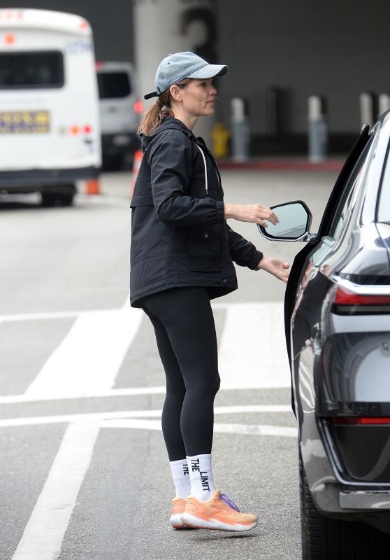 Jennifer Garner at LAX Airport in Los Angeles 06-01-2024