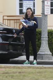 Jennifer Garner Exiting Vehicle in Los Angeles 06-13-2024