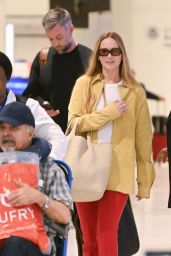 Jennifer Lawrence Rocks Airport Chic in Stylish Comfort