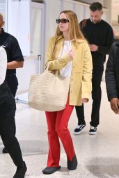 Jennifer Lawrence Rocks Airport Chic in Stylish Comfort