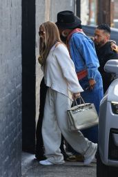 Jennifer Lopez Arrives at Her Dance Studio 05-31-2024