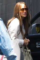 Jennifer Lopez Arrives at Her Dance Studio 05-31-2024
