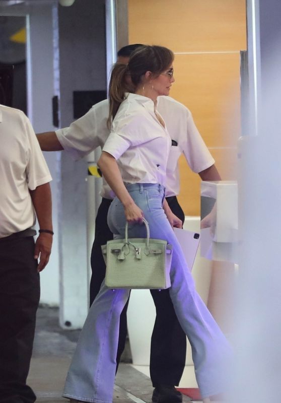 Jennifer Lopez Arriving at the Office in Beverly Hills 06-14-2024