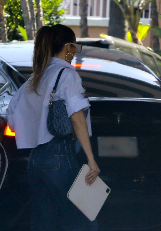 Jennifer Lopez Carrying Her iPad Arrives at a Beverly Hills Hotel For a Meeting 06-06-2024