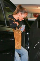 Jennifer Lopez Exudes Effortless Chic in West Hollywood Outing 06-07-2024