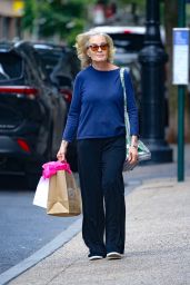 Jessica Lange Shopping in New York 06-11-2024