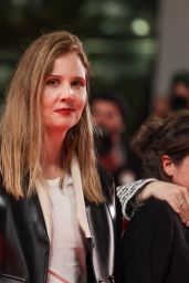 Justine Triet – Cannes Les Femmes Au Balcon Screening DB 05-18-2024