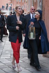 Kelly Rutherford Arrives For Chaumet Jewellery Show in Venice 06-12-2024