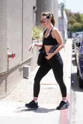Olivia Wilde Flaunts Abs and Aviators After Workout  06-05-2024