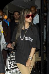 Rihanna’s Effortlessly Chic Parisian Night Out: A Masterclass in Casual Elegance