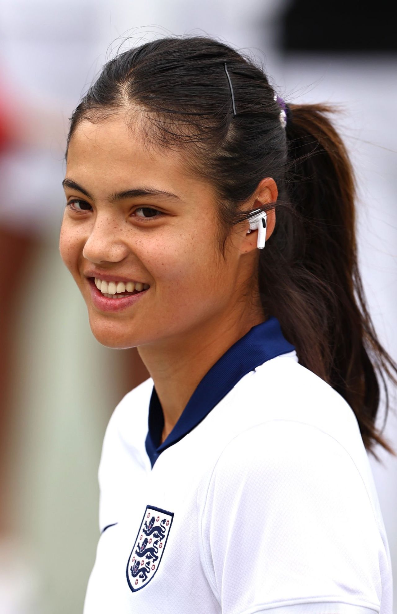 Emma Raducanu Wears England Jersey During A Practice Session For ...