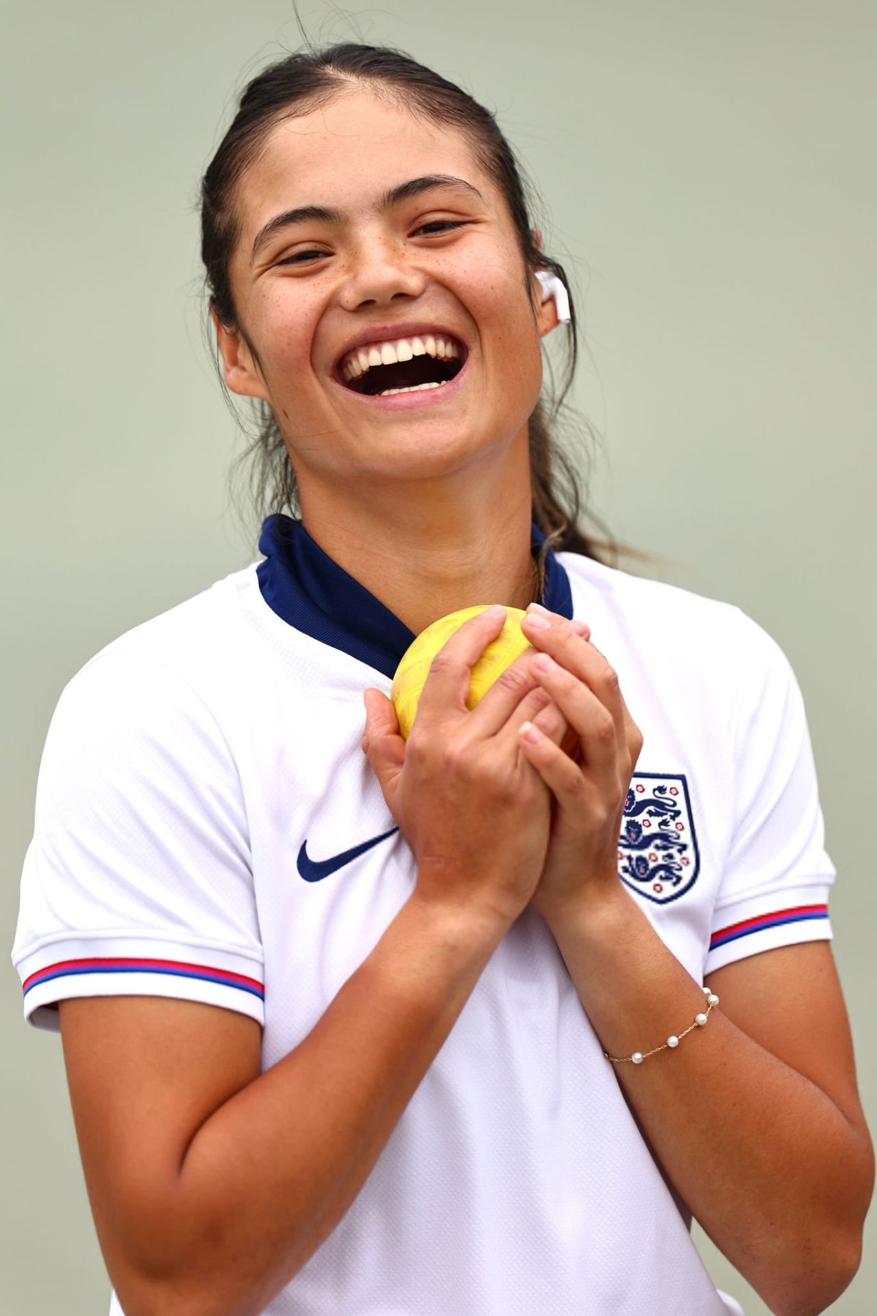 Emma Raducanu Wears England Jersey During A Practice Session For ...