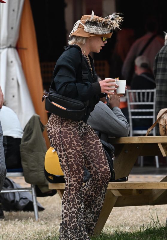 Florence Pugh at the Glastonbury Festival in England 06-30-2024