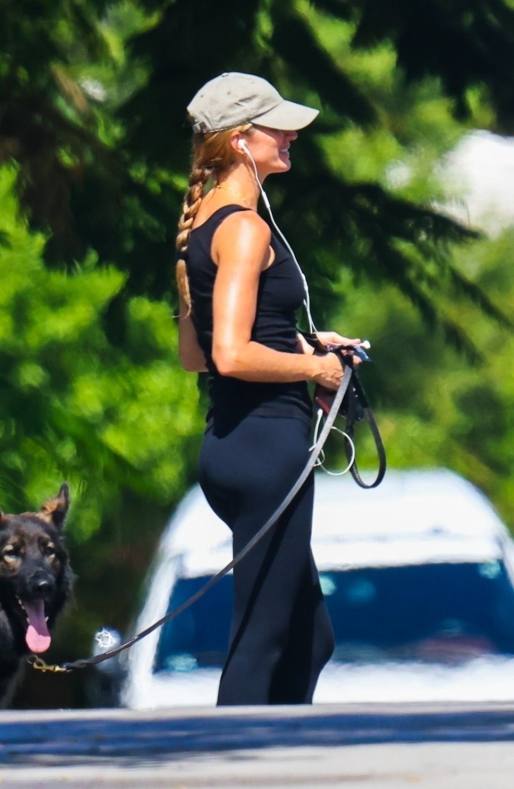 Gisele Bundchen in Black Workout Outfit 07-13-2024 • CelebMafia