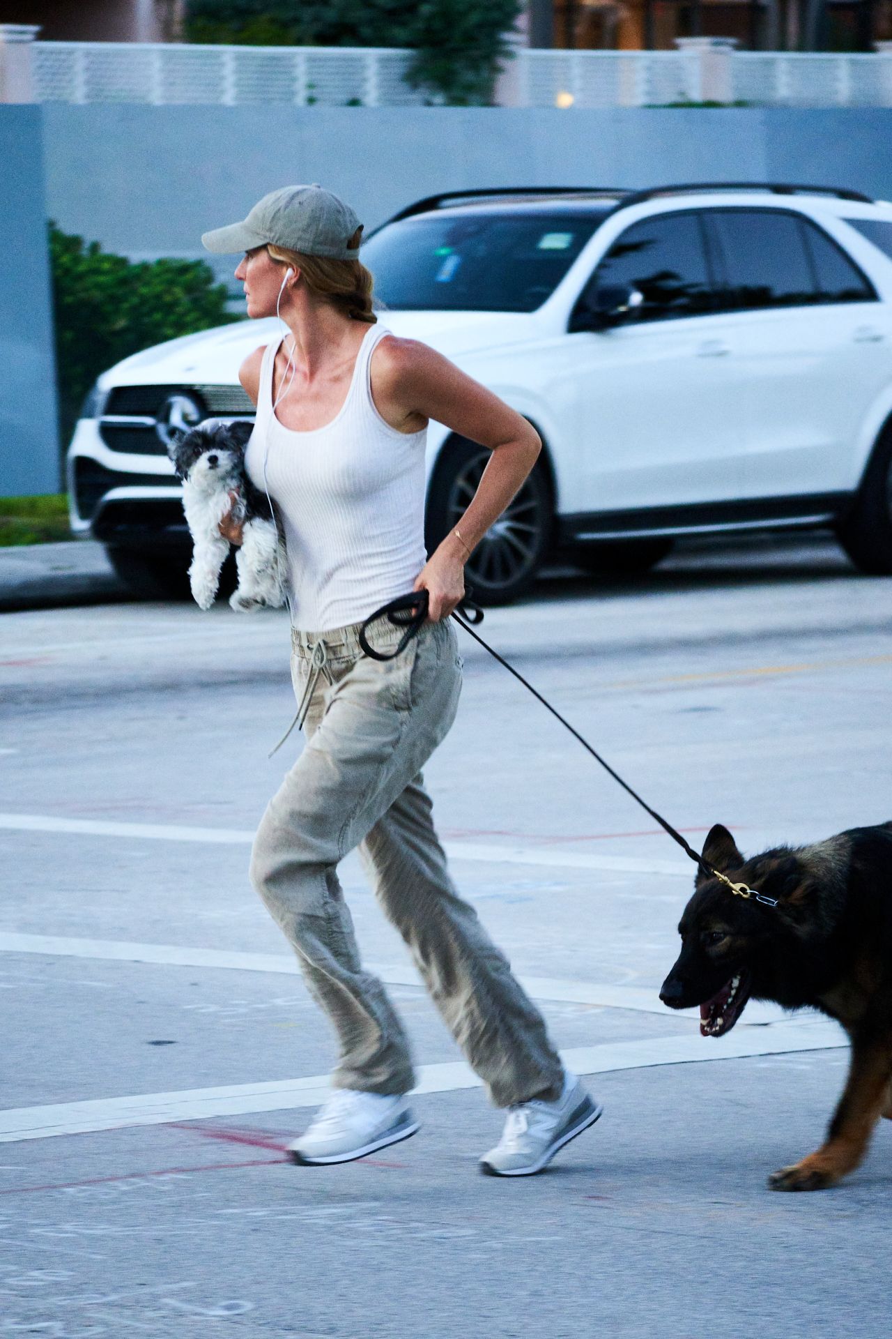 Gisele Bundchen Walks Her Dog in Miami 01-07-2024 • CelebMafia