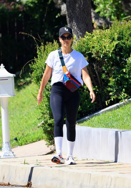 Jessica Alba - "Enjoys a casual stroll with a friend through a Beverly Hills neighborhood" 01.07.2024 - x27