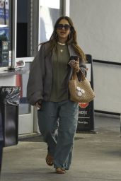 Jessica Alba in a Relaxed Outfit in Los Angeles 07-03-2024