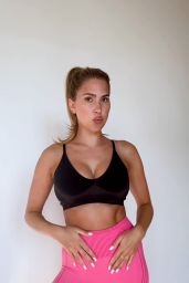 Kara Del Toro Yoga Outfits 07/23/2024