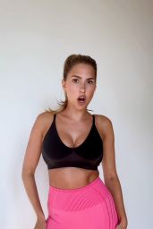 Kara Del Toro Yoga Outfits 07/23/2024