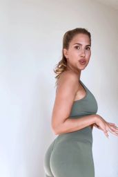 Kara Del Toro Yoga Outfits 07/23/2024