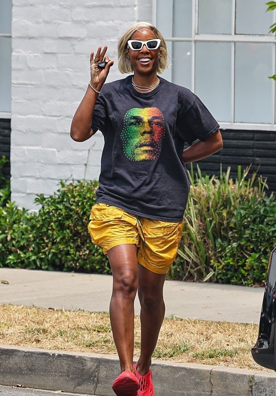 Kelly Rowland Leaves a Salon Pampering Session in Los Angeles 07-11-2024