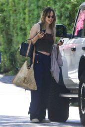 Suki Waterhouse Out in Los Angeles 07-01-2024