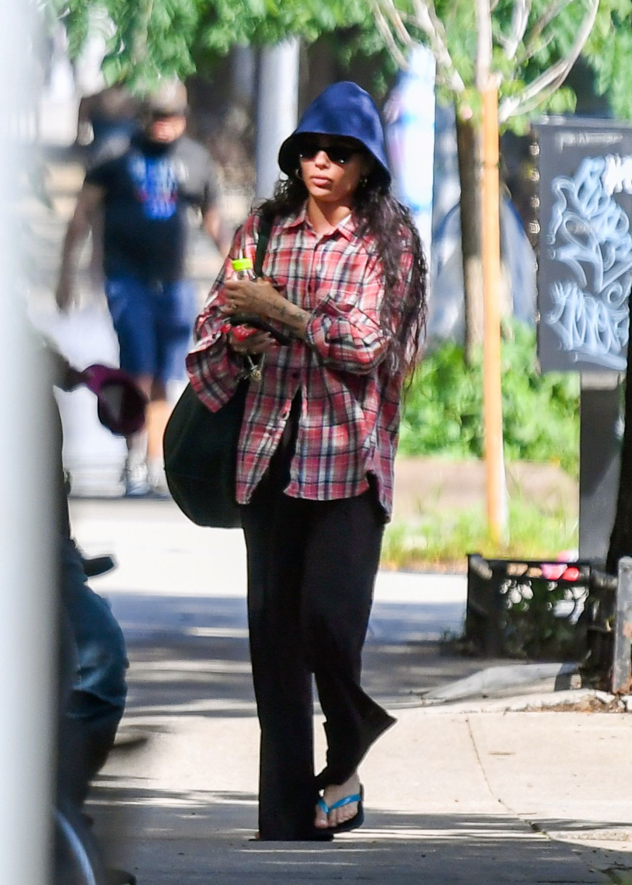 Zoe Kravitz in Casual Outfit in New York 07-06-2024 • CelebMafia