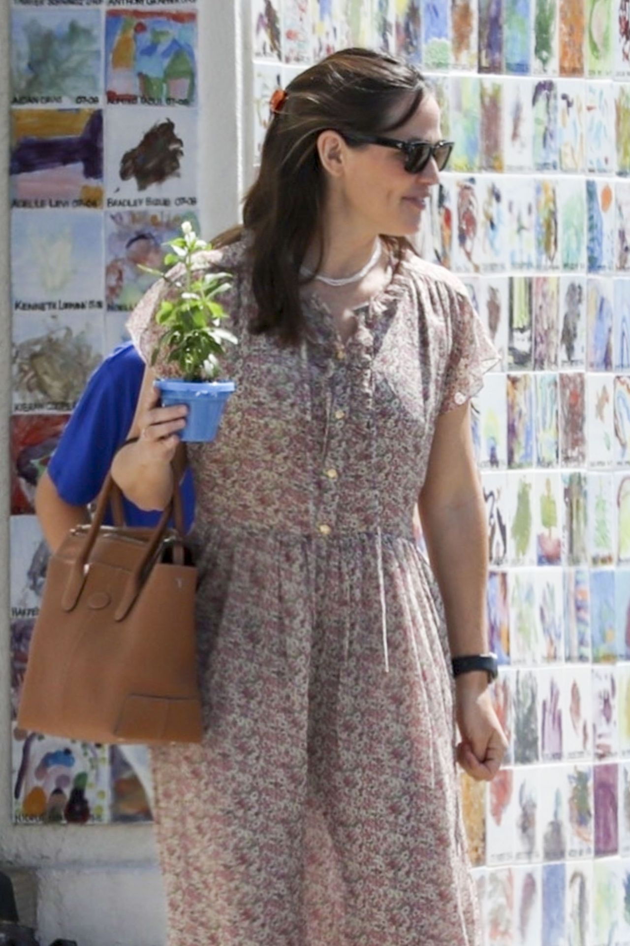 Jennifer Garner's Floral Chic Mastering Mom Style in Brentwood 0825