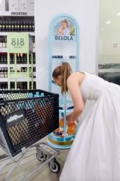 Jennifer Lopez Shopping at a Hamptons Liquor Store 07-31-2024