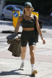 Jowita Przystal Showing of Her Toned Abs as she Arrives at the Studio in London 08-09-2024