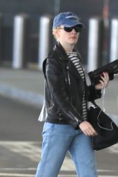 Julia Garner Arriving to Airport in LA 08-05-2024