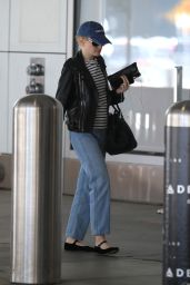 Julia Garner Arriving to Airport in LA 08-05-2024