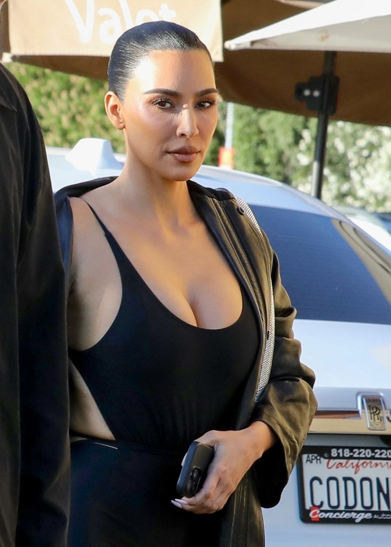 kim-kardashian-arrives-to-meet-ivanka-trump-and-jared-kushner-for-dinner-at-nobu-restaurant-in-malibu-08-13-2024-8.jpg (1280×1792)