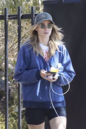 Suki Waterhouse Waits for an Uber Car 08-27-2024