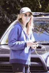 Suki Waterhouse Waits for an Uber Car 08-27-2024
