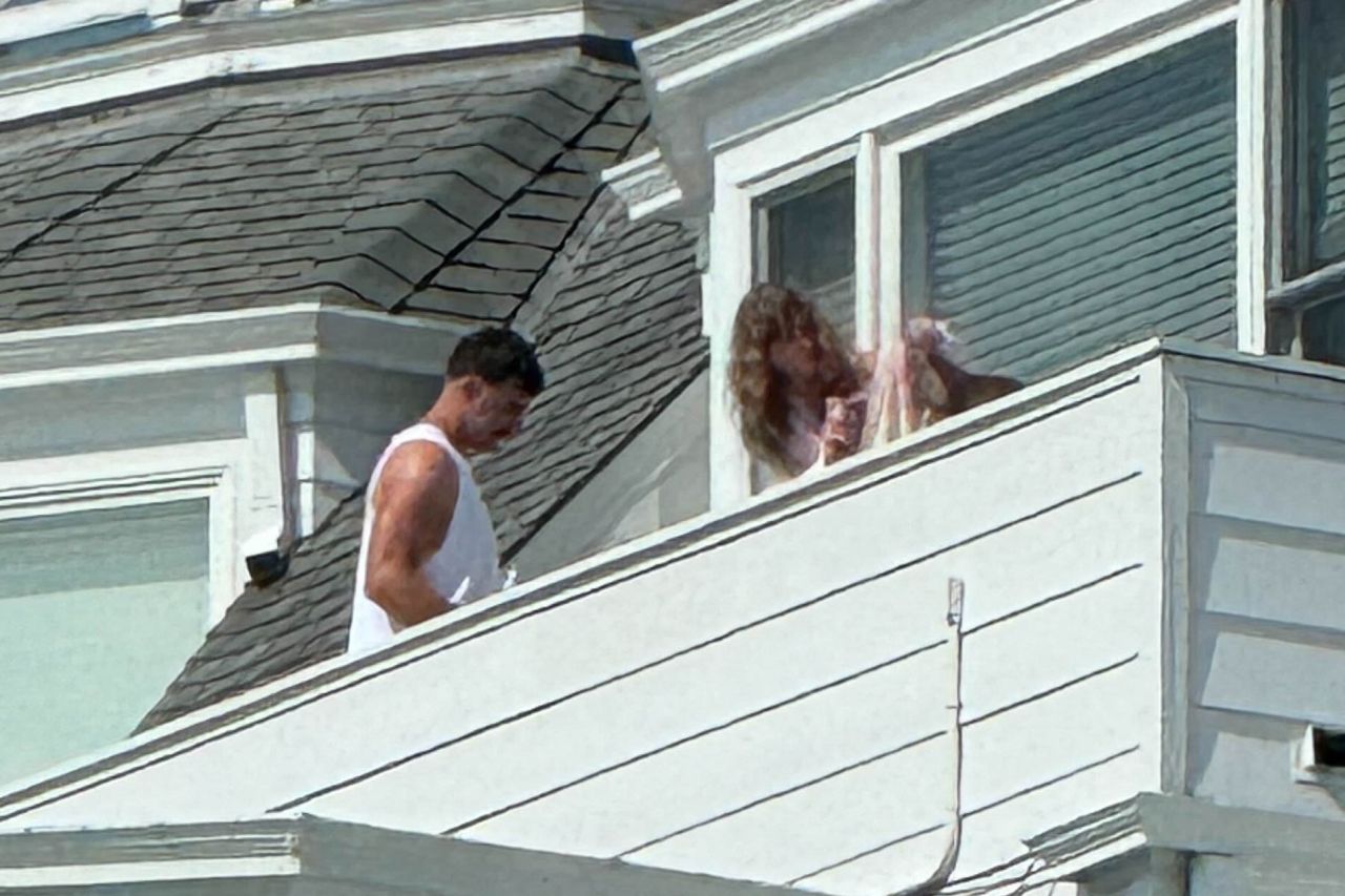 Taylor Swift and Travis Kelce at Rhode Island Beach House 08-24-2024 ...