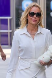  Amanda Holden