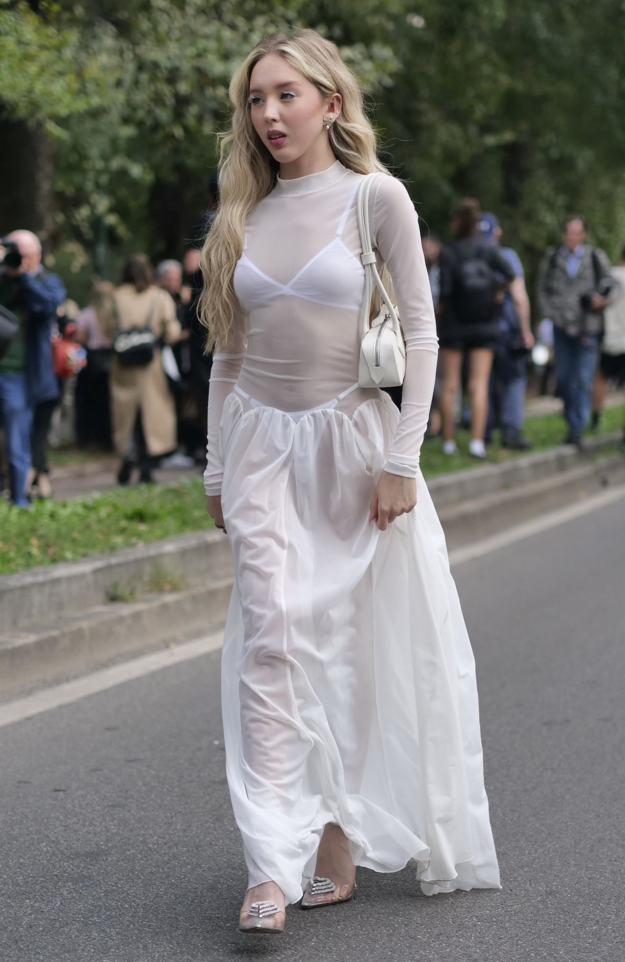 Arina Sheldon Stuns at Gucci Show During Milan Fashion Week Menswear