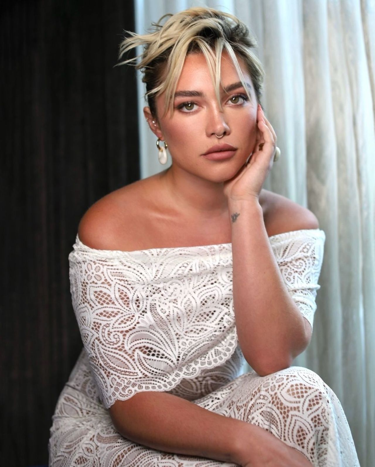 Florence Pugh Style, Clothes, Outfits And Fashion • CelebMafia