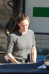 Jennifer Garner Spotted in Los Angeles Following Ben Affleck and JLo Reunion 09-16-2024