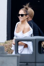 Jennifer Lopez Flaunts Toned Abs in LA: Fashion Icon