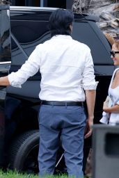 Jennifer Lopez Flaunts Toned Abs in LA: Fashion Icon