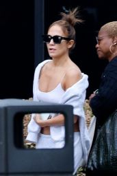 Jennifer Lopez Flaunts Toned Abs in LA: Fashion Icon
