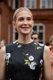 Kelly Rutherford Attends Emilia Wickstead Fashion Show During London Fashion Week