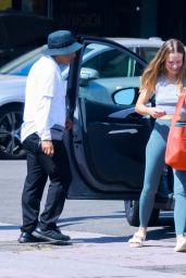 Kristen Bell Stepping Into a nail salon in Silver Lake 09-07-2024